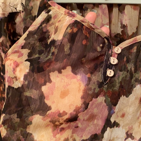 Fabulous flowy, floral shirt size S - Picture 3 of 4